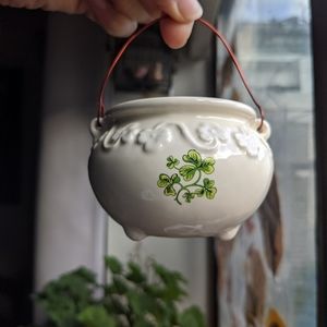 vintageMiniature Ireland clover pot